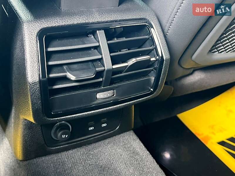 Внедорожник / Кроссовер Audi Q3 2024 в Киеве