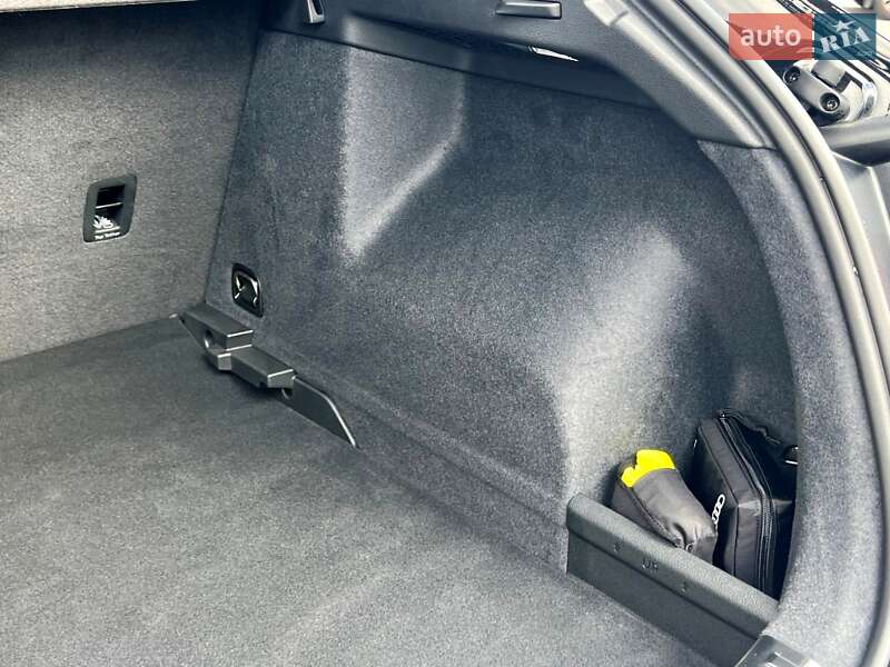 Внедорожник / Кроссовер Audi Q3 2024 в Киеве