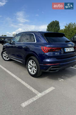 Позашляховик / Кросовер Audi Q3 2023 в 