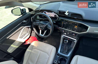 Внедорожник / Кроссовер Audi Q3 2019 в 