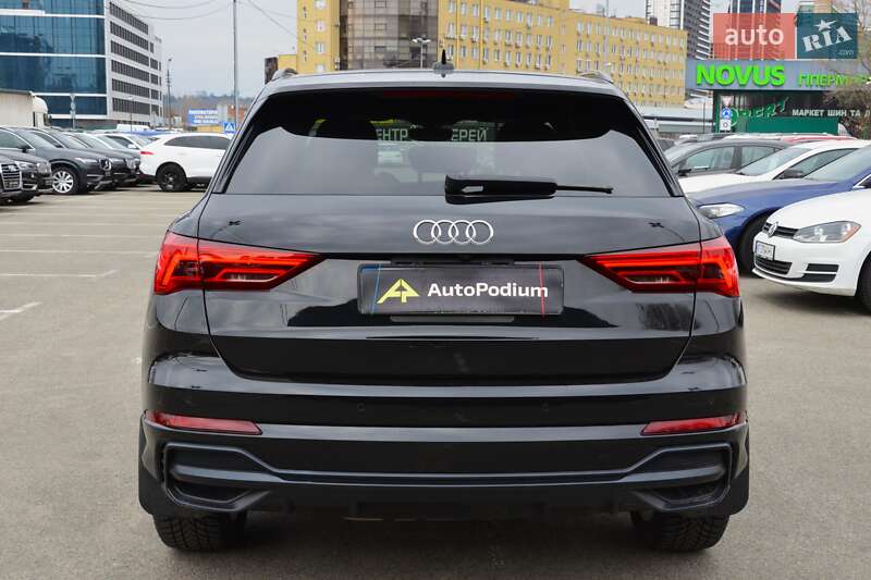 Внедорожник / Кроссовер Audi Q3 2019 в Киеве