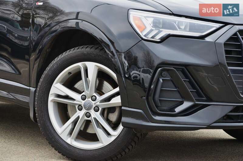 Внедорожник / Кроссовер Audi Q3 2019 в Киеве
