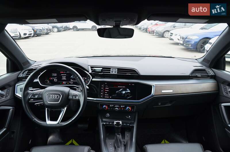 Внедорожник / Кроссовер Audi Q3 2019 в Киеве