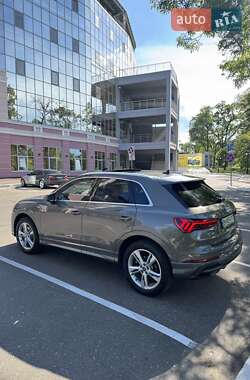 Внедорожник / Кроссовер Audi Q3 2020 в 