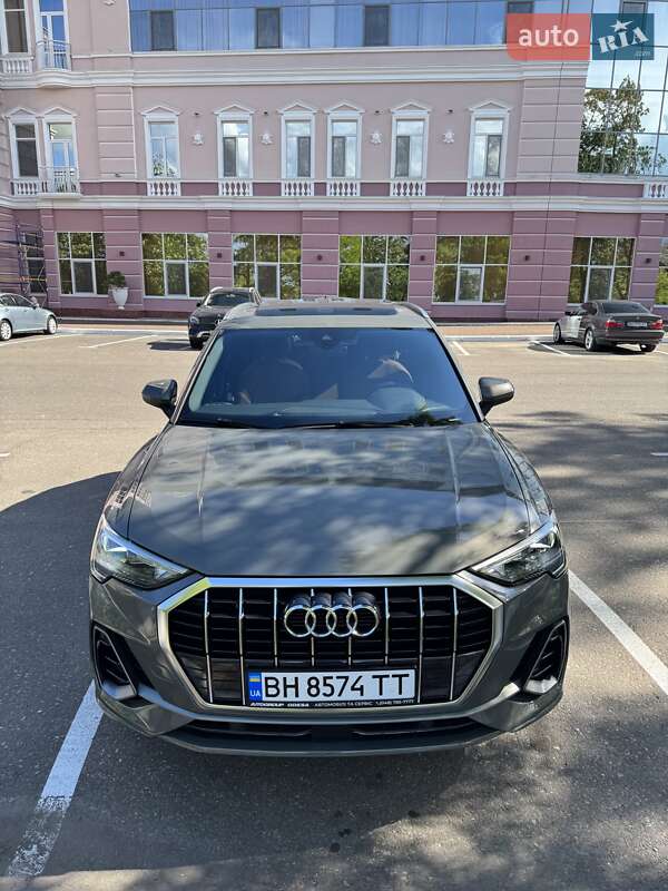 Позашляховик / Кросовер Audi Q3 2020 в Одесі