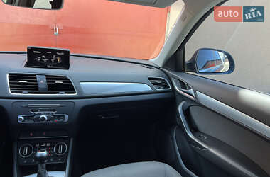 Внедорожник / Кроссовер Audi Q3 2016 в 