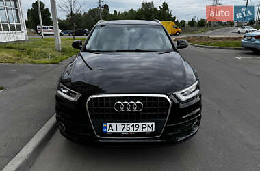 Позашляховик / Кросовер Audi Q3 2015 в 