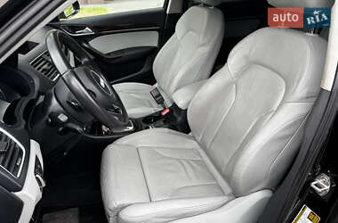 Позашляховик / Кросовер Audi Q3 2015 в 