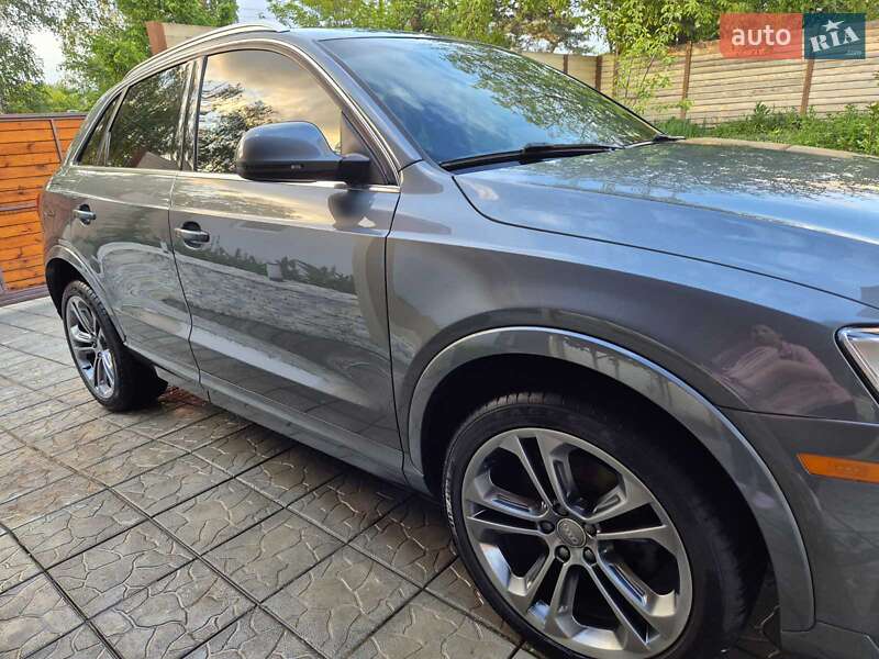 Внедорожник / Кроссовер Audi Q3 2016 в Киеве