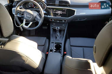 Внедорожник / Кроссовер Audi Q3 2023 в 