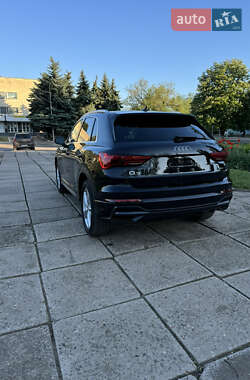 Позашляховик / Кросовер Audi Q3 2022 в 