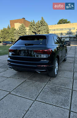 Позашляховик / Кросовер Audi Q3 2022 в 
