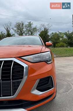 Позашляховик / Кросовер Audi Q3 2020 в 