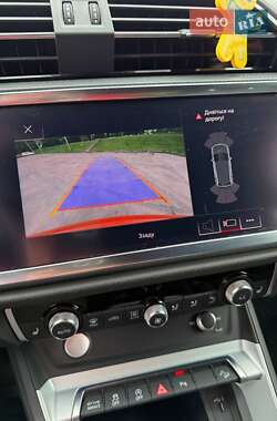 Позашляховик / Кросовер Audi Q3 2020 в 
