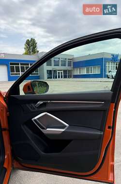 Позашляховик / Кросовер Audi Q3 2020 в 