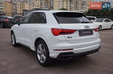 Внедорожник / Кроссовер Audi Q3 2023 в 