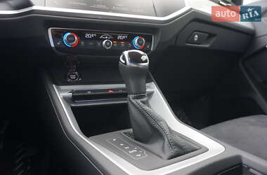 Внедорожник / Кроссовер Audi Q3 2023 в 