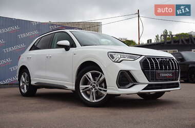 Внедорожник / Кроссовер Audi Q3 2023 в 