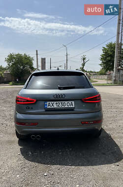 Позашляховик / Кросовер Audi Q3 2015 в 