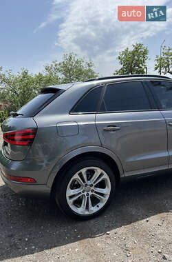 Позашляховик / Кросовер Audi Q3 2015 в 