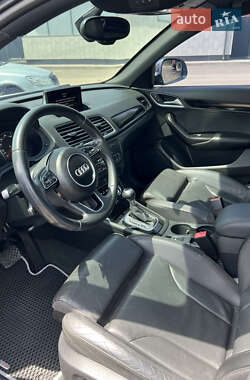 Позашляховик / Кросовер Audi Q3 2015 в 
