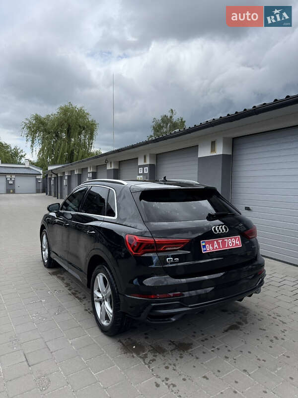 Внедорожник / Кроссовер Audi Q3 2022 в Житомире