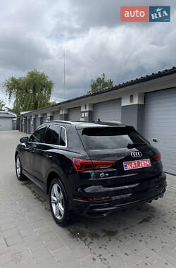 Внедорожник / Кроссовер Audi Q3 2022 в 