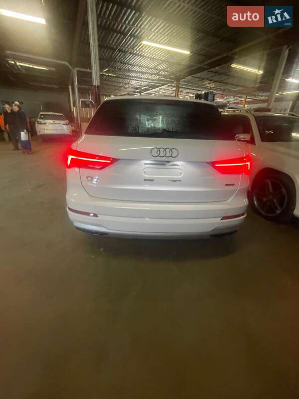 Внедорожник / Кроссовер Audi Q3 2021 в Ровно