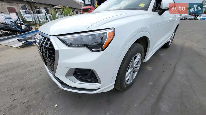 Внедорожник / Кроссовер Audi Q3 2021 в Ровно