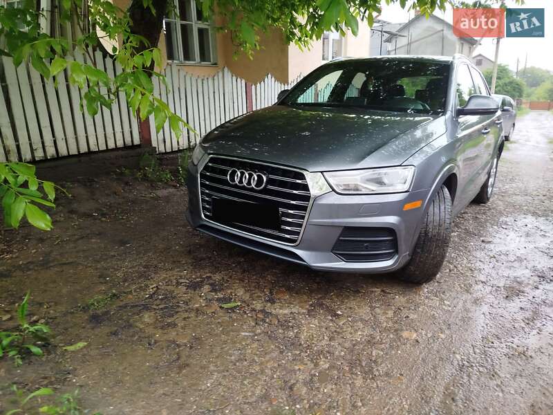 Позашляховик / Кросовер Audi Q3 2016 в 