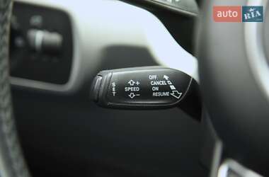 Внедорожник / Кроссовер Audi Q3 2016 в 
