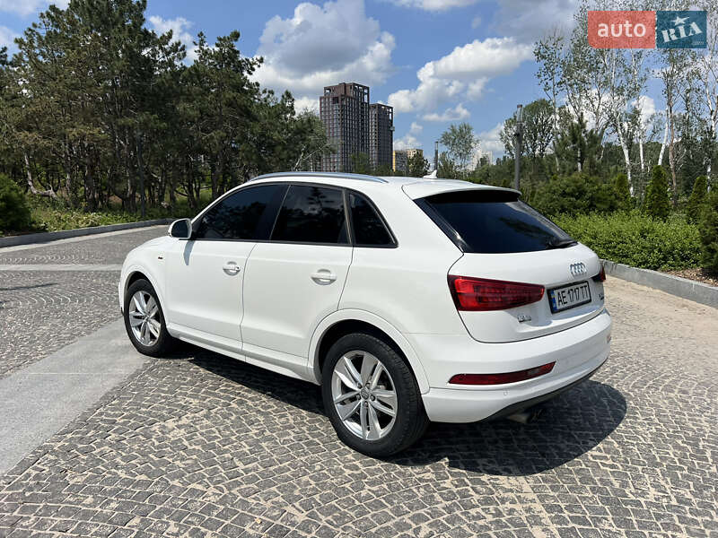 Внедорожник / Кроссовер Audi Q3 2017 в Днепре