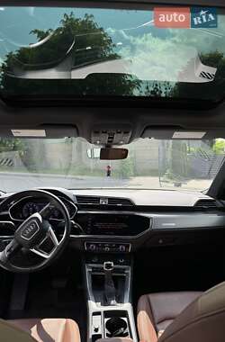 Внедорожник / Кроссовер Audi Q3 2021 в 