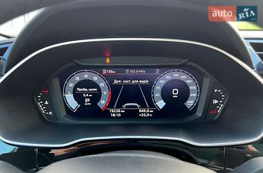 Внедорожник / Кроссовер Audi Q3 2021 в 