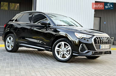 Внедорожник / Кроссовер Audi Q3 2023 в 