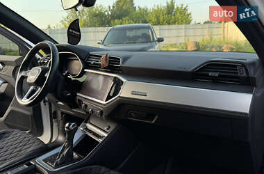 Внедорожник / Кроссовер Audi Q3 2019 в 