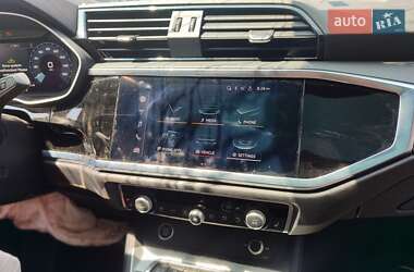 Внедорожник / Кроссовер Audi Q3 2022 в 