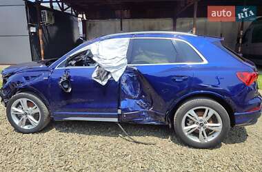 Внедорожник / Кроссовер Audi Q3 2022 в 