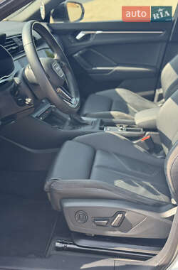 Внедорожник / Кроссовер Audi Q3 2021 в 