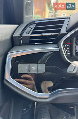 Внедорожник / Кроссовер Audi Q3 2021 в 