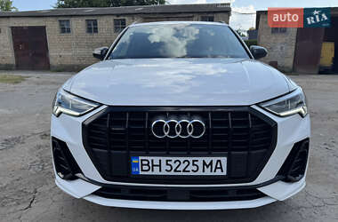 Внедорожник / Кроссовер Audi Q3 2021 в 