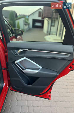 Внедорожник / Кроссовер Audi Q3 2021 в 