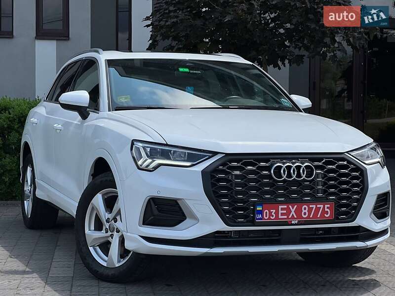 Внедорожник / Кроссовер Audi Q3 2020 в 