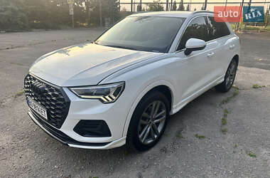 Внедорожник / Кроссовер Audi Q3 2019 в 