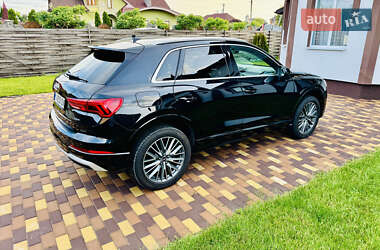 Внедорожник / Кроссовер Audi Q3 2021 в 