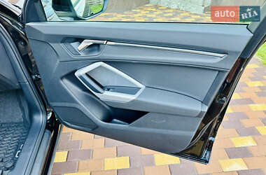 Внедорожник / Кроссовер Audi Q3 2021 в 