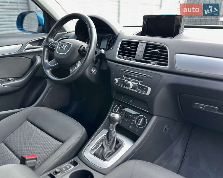 Позашляховик / Кросовер Audi Q3 2016 в Дніпрі