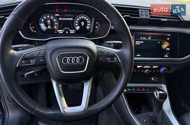 Позашляховик / Кросовер Audi Q3 2021 в 