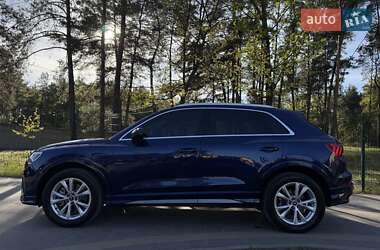 Позашляховик / Кросовер Audi Q3 2021 в 