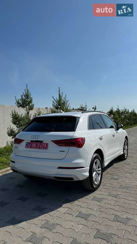 Внедорожник / Кроссовер Audi Q3 2021 в Ровно